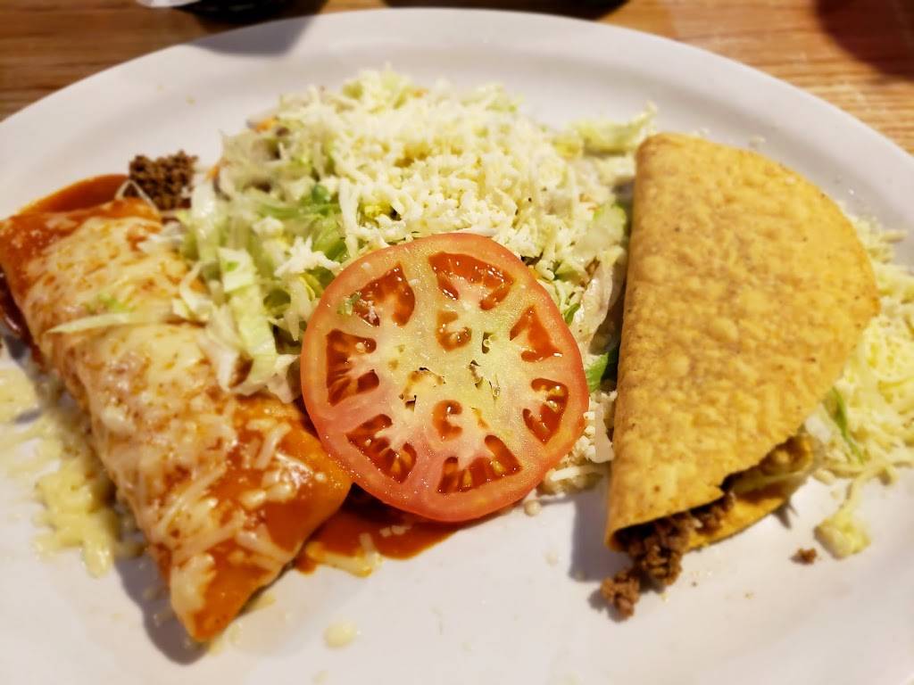 El Tapatio Inc | restaurant | 2300 Camanche Ave, Clinton, IA 52732, USA | 5632423885 OR +1 563-242-3885