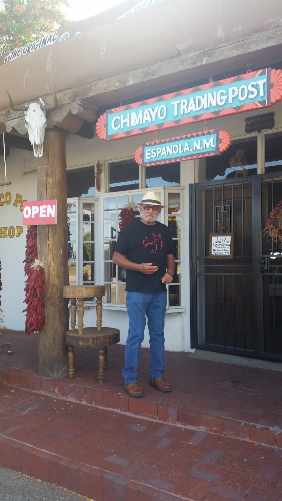 Stop & Eat Drive-In | restaurant | 208 Paseo De Onate, Española, NM 87532, USA | 5057537400 OR +1 505-753-7400