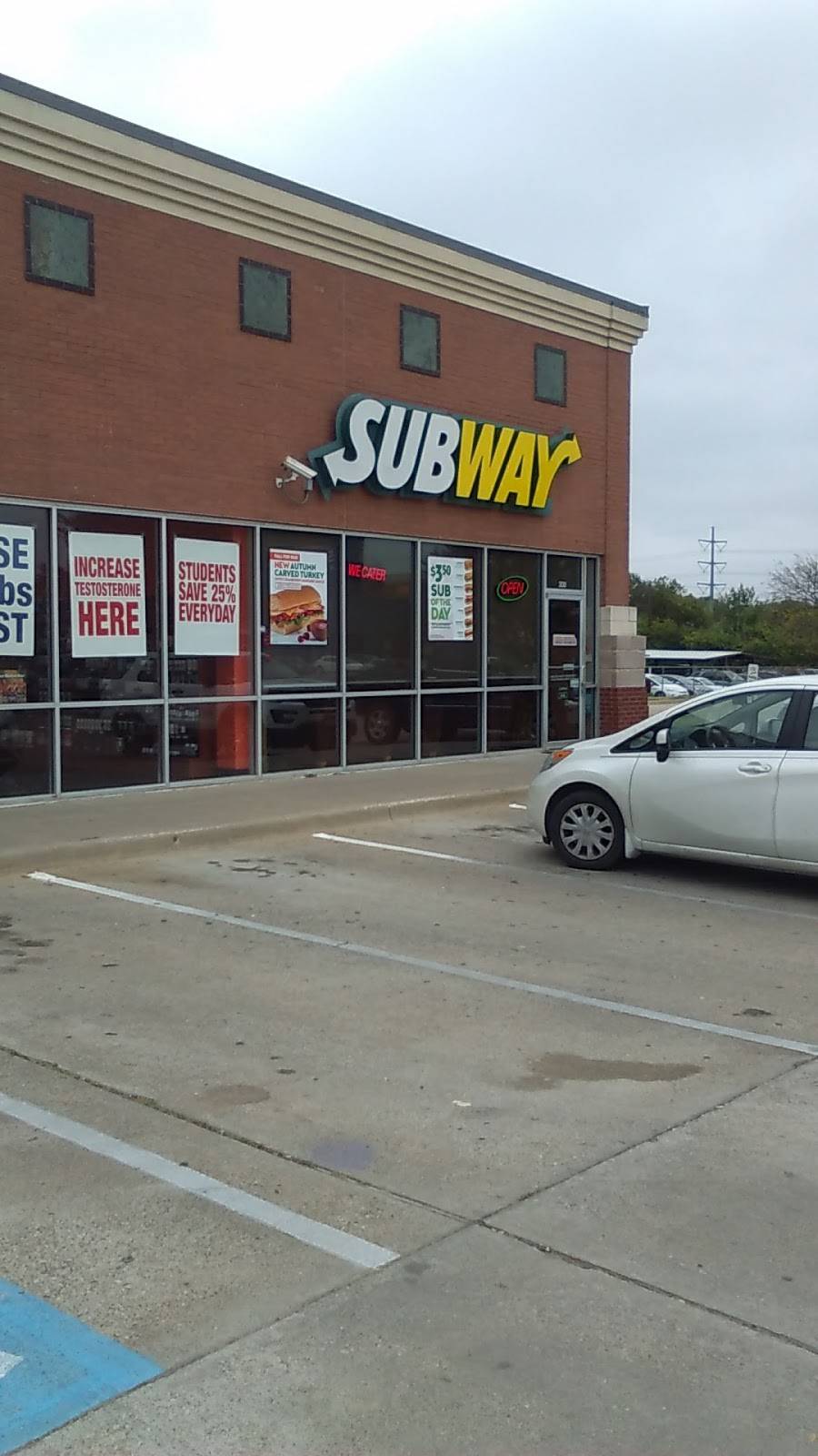 Subway | restaurant | 11260 N Central Expy, Dallas, TX 75243, USA | 2143611667 OR +1 214-361-1667