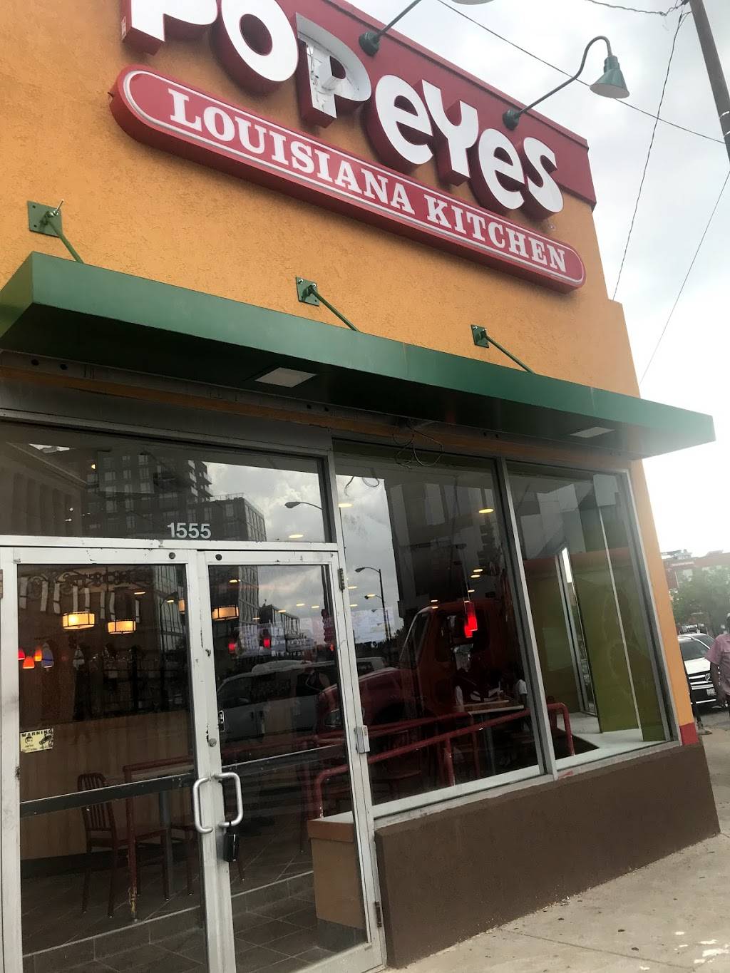 Popeyes Louisiana Kitchen | restaurant | 1555 W Division St, Chicago, IL 60642, USA | 7739047328 OR +1 773-904-7328