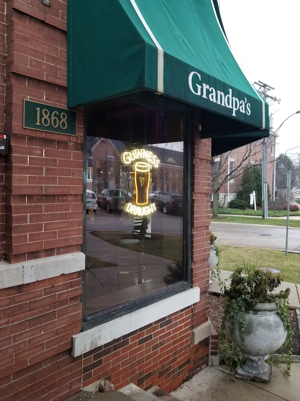 Grandpas Place | restaurant | 1868 Prairie St, Glenview, IL 60025, USA | 8477241390 OR +1 847-724-1390