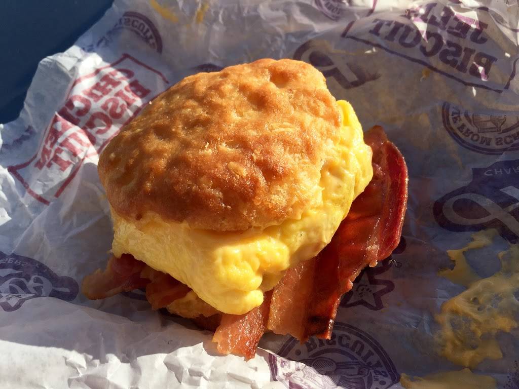 Hardees | restaurant | 109 S George Washington Hwy N, Chesapeake, VA 23323, USA | 7574859663 OR +1 757-485-9663