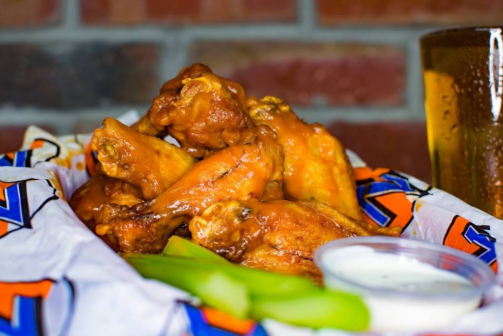 Zipps Sports Grill | restaurant | 4060 S Arizona Ave, Chandler, AZ 85248, USA | 4803981776 OR +1 480-398-1776