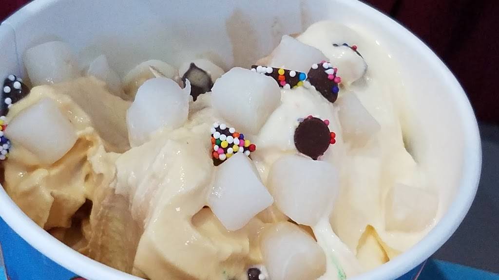 Menchie’s Frozen Yogurt | restaurant | 14523a Sherman Way, Van Nuys, CA 91405, USA | 8184653212 OR +1 818-465-3212