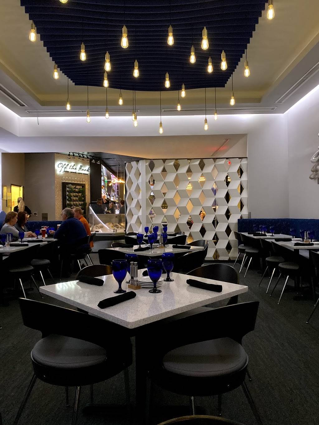 Off the Hook Seafood & Chophouse | restaurant | 2000 Colley Ave, Norfolk, VA 23517, USA | 7574213313 OR +1 757-421-3313