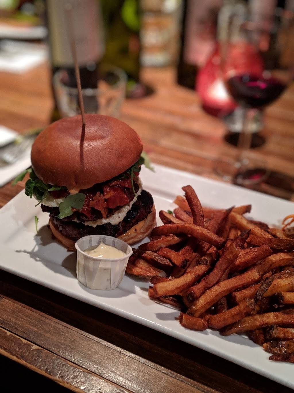 Méchant Steak Sherbrooke - Apportez votre vin | restaurant | 111 Rue Wellington N, Sherbrooke, QC J1H 5B9, Canada | 8197915544 OR +1 819-791-5544