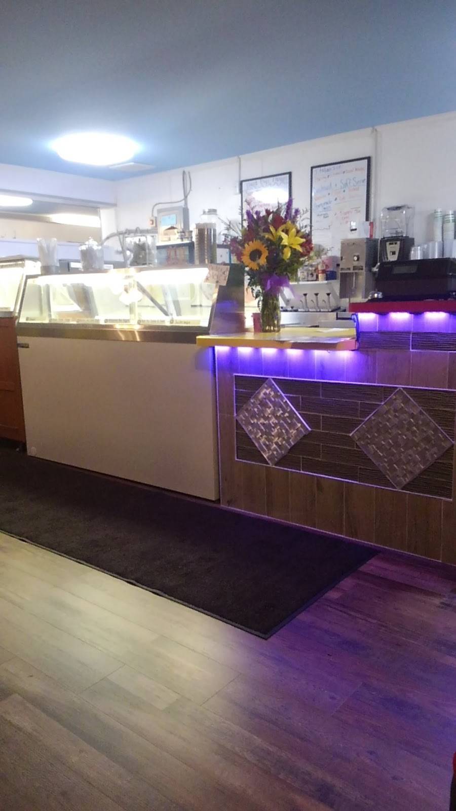 Hilltop Creamery and Goodies | restaurant | 524 W Chicago St, Jonesville, MI 49250, USA | 5173122300 OR +1 517-312-2300