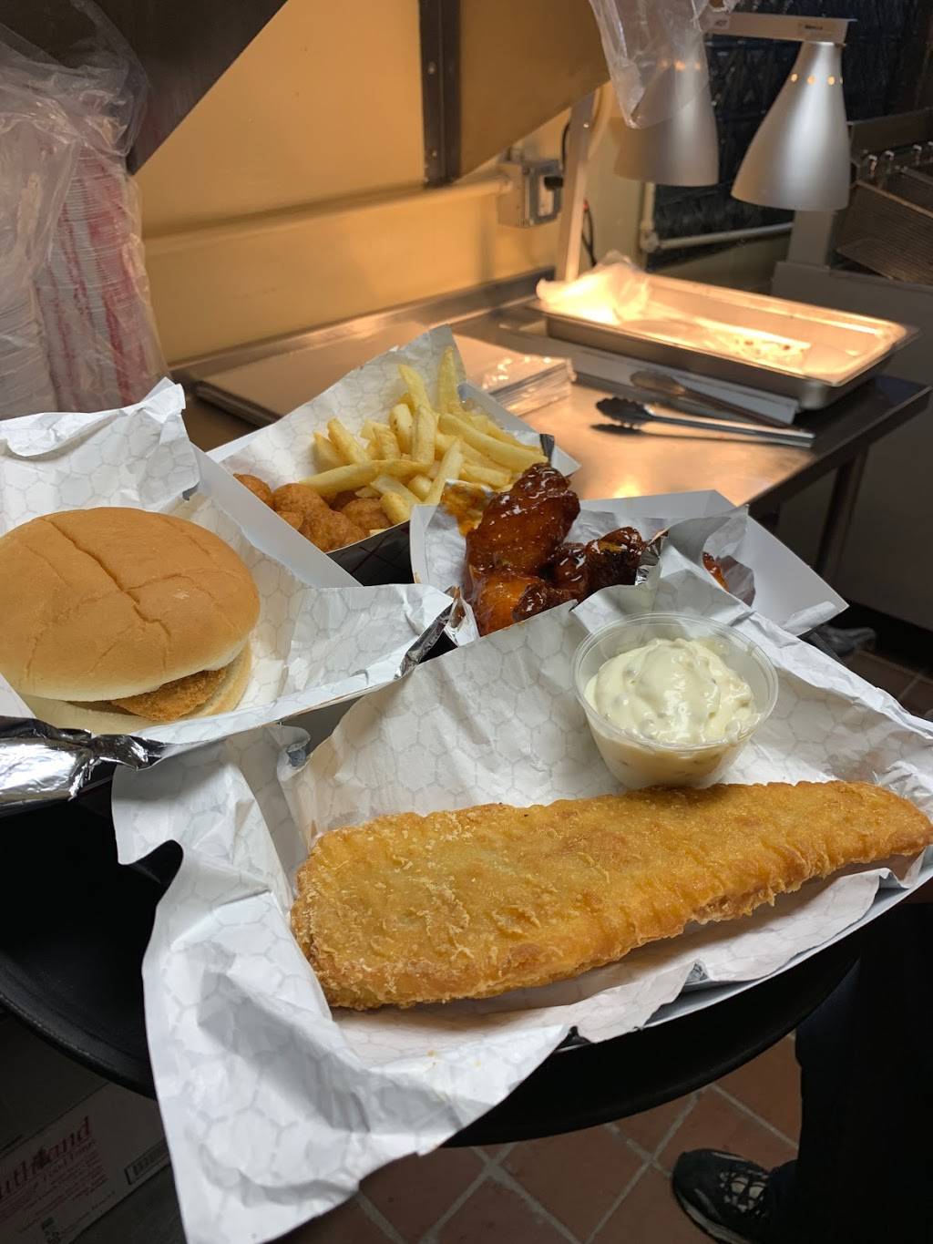 Shans Bar & Grill LTD | restaurant | 18 - 20 E High St, London, OH 43140, USA | 7409083188 OR +1 740-908-3188