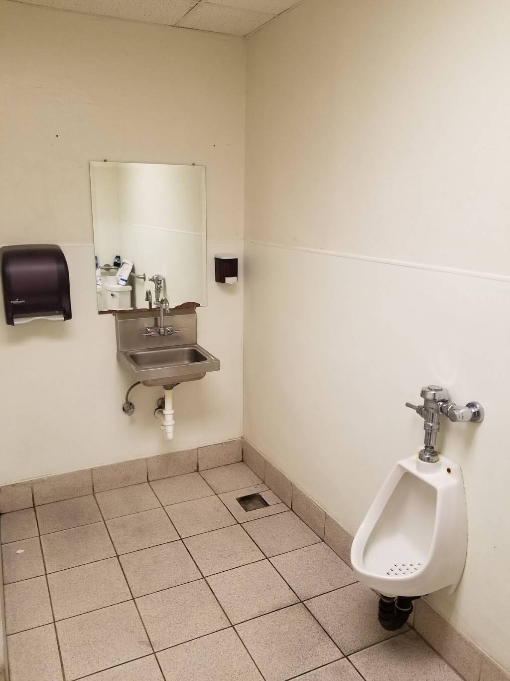 Deli Delicious | restaurant | 5628 N Blackstone Ave, Fresno, CA 93710, USA | 5594470666 OR +1 559-447-0666