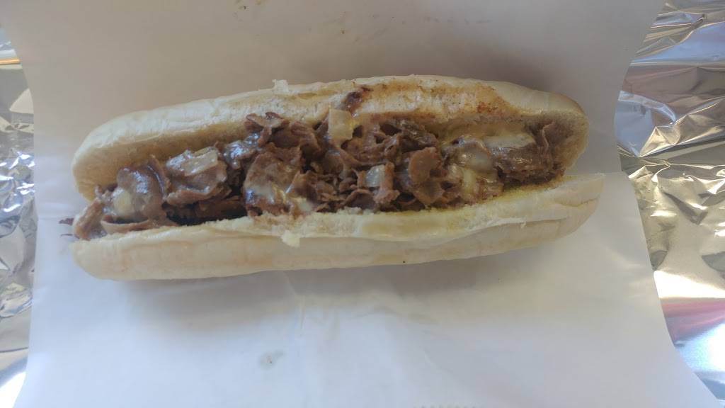 Subas Dawg House | restaurant | 494 Emily Dr, Clarksburg, WV 26301, USA | 3047773211 OR +1 304-777-3211