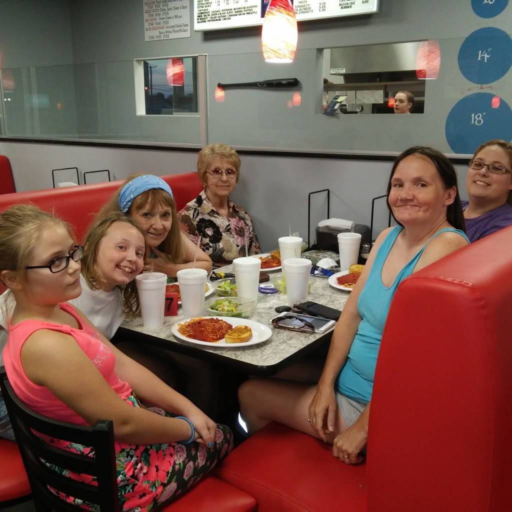 Gillios Pizza | restaurant | 167 E Shawnee Ave, Shawneetown, IL 62984, USA | 6182694351 OR +1 618-269-4351