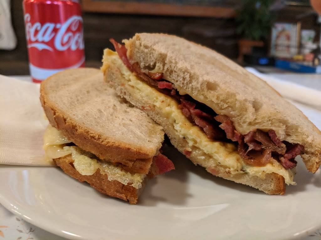 Hastings Snack Bar | restaurant | 5 Hastings Ave, Toronto, ON M4L 2L1, Canada | 6478509260 OR +1 647-850-9260