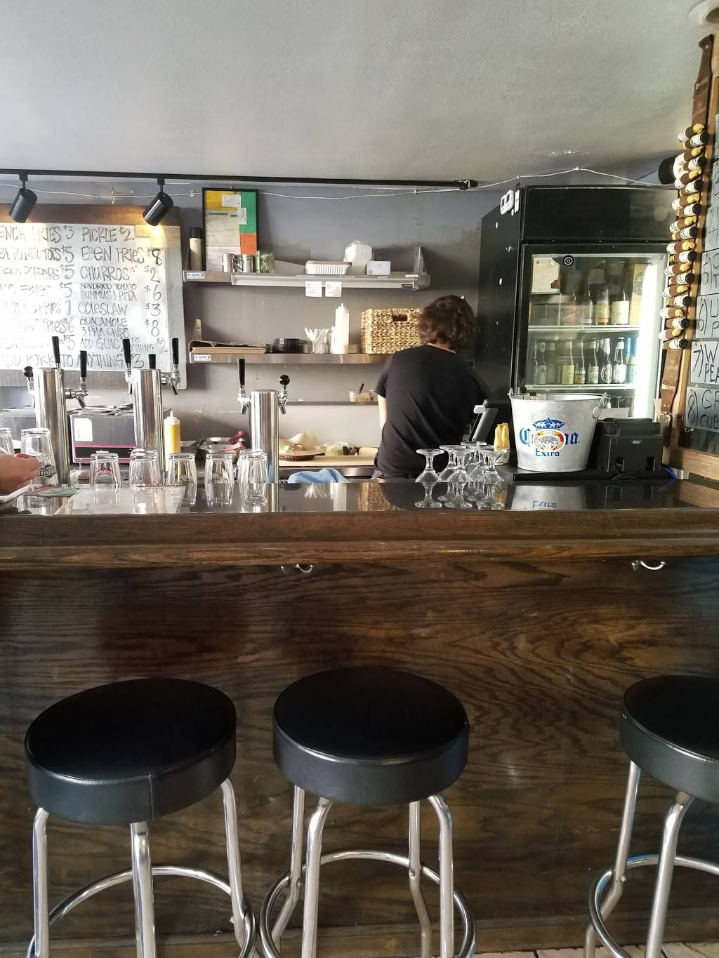 Chomp N Swig | restaurant | 5203 Geary Blvd, San Francisco, CA 94118, USA | 6282802463 OR +1 628-280-2463