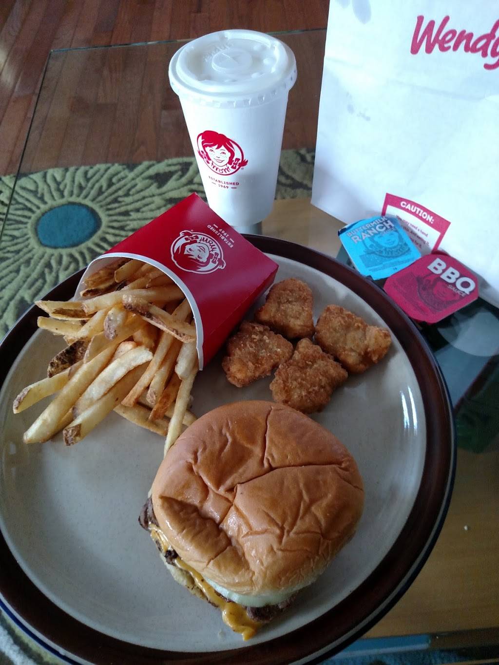 Wendys | restaurant | 1233 W Pearce Blvd, Wentzville, MO 63385, USA | 6363277041 OR +1 636-327-7041