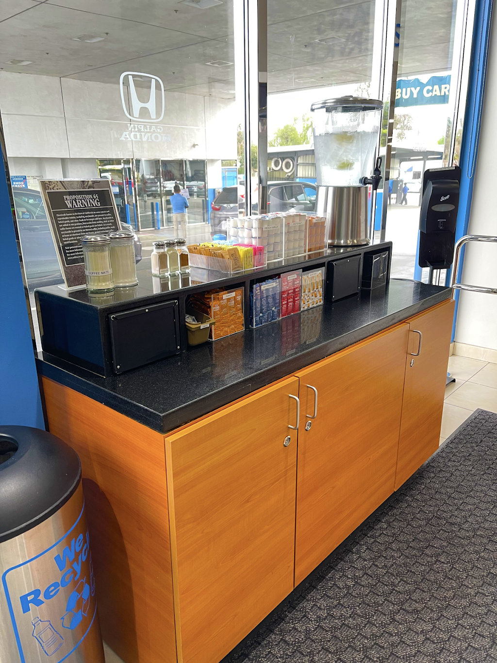 Galpin Honda Café | cafe | 11151 Laurel Canyon Blvd, San Fernando, CA 91340, USA | 8188376145 OR +1 818-837-6145