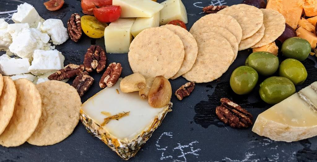 Five String Garage | restaurant | 700 Hadley Ave, Old Hickory, TN 37138, USA | 6158947188 OR +1 615-894-7188