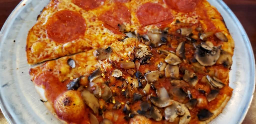 Colony Grill | restaurant | 36 S Broad St, Milford, CT 06460, USA | 2038761935 OR +1 203-876-1935