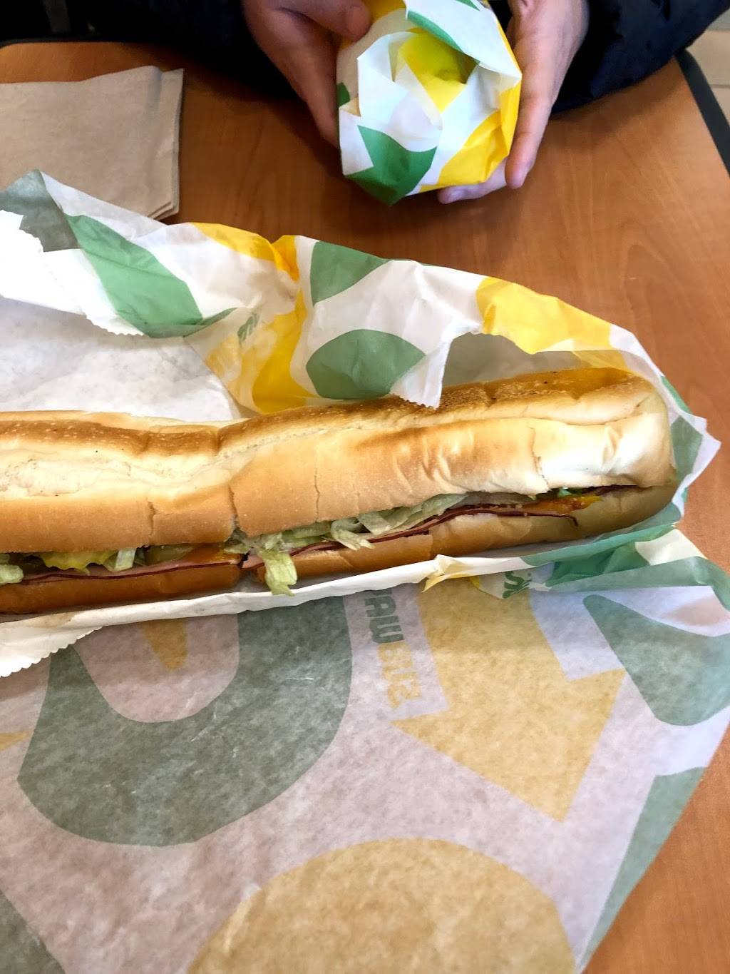 Subway | meal takeaway | 1400 5th St SE, Minneapolis, MN 55455, USA | 6123316716 OR +1 612-331-6716