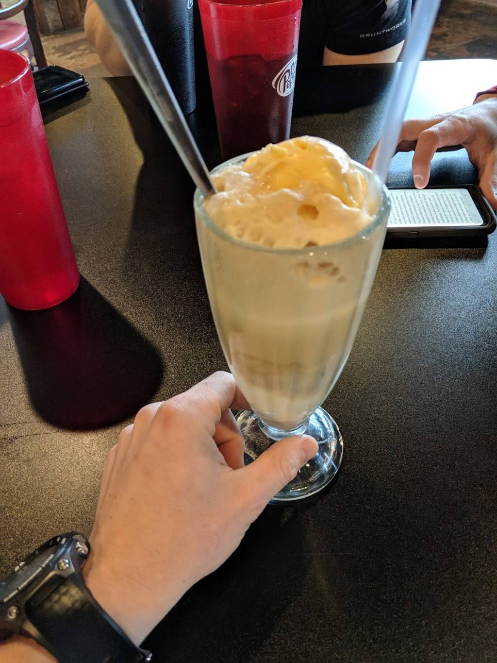 Border Burger Bar | restaurant | 3329 Fort Blvd, El Paso, TX 79930, USA | 9155622867 OR +1 915-562-2867