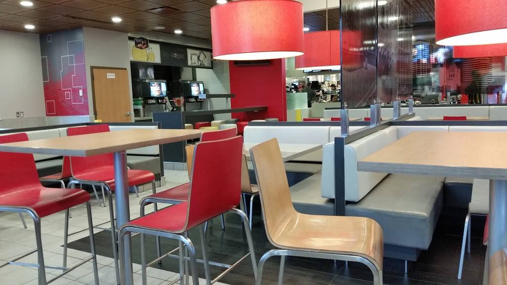 McDonalds | cafe | 12401 Ulysses St NE, Blaine, MN 55434, USA | 7637552660 OR +1 763-755-2660