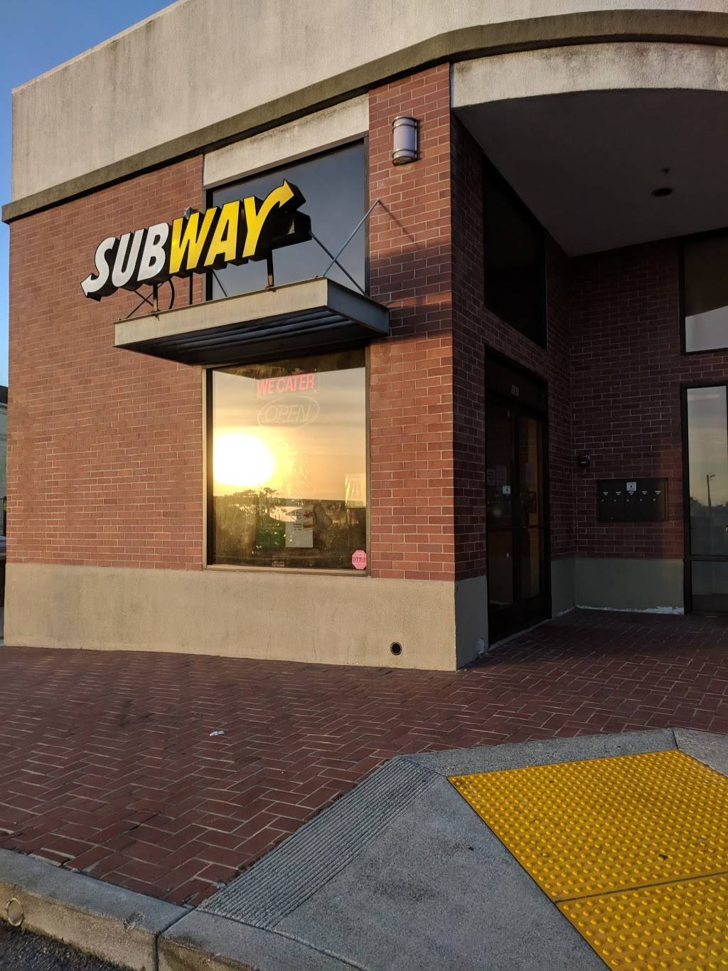 Subway Restaurants | restaurant | 1000 King Dr #101, Daly City, CA 94015, USA | 6504517640 OR +1 650-451-7640