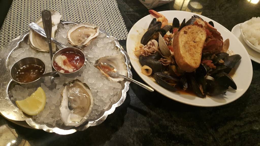 Legal Sea Foods | restaurant | 20 University Rd, Cambridge, MA 02138, USA | 6174919400 OR +1 617-491-9400