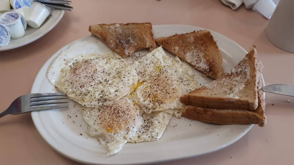 Friendlys | restaurant | 130 Rubber Ave, Naugatuck, CT 06770, USA | 2037296394 OR +1 203-729-6394