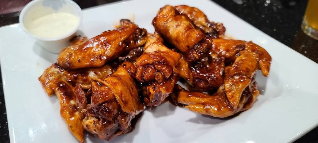 Whiskey Wings St.Pete | restaurant | 10400 Roosevelt Blvd N, St. Petersburg, FL 33716, USA | 7279143863 OR +1 727-914-3863