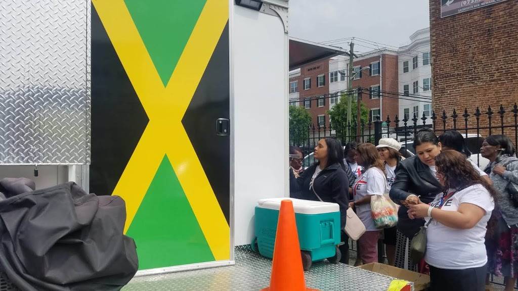 Food Runnings Jamaican Truck | restaurant | 17 Hoyt St, Newark, NJ 07103, USA | 5515870570 OR +1 551-587-0570
