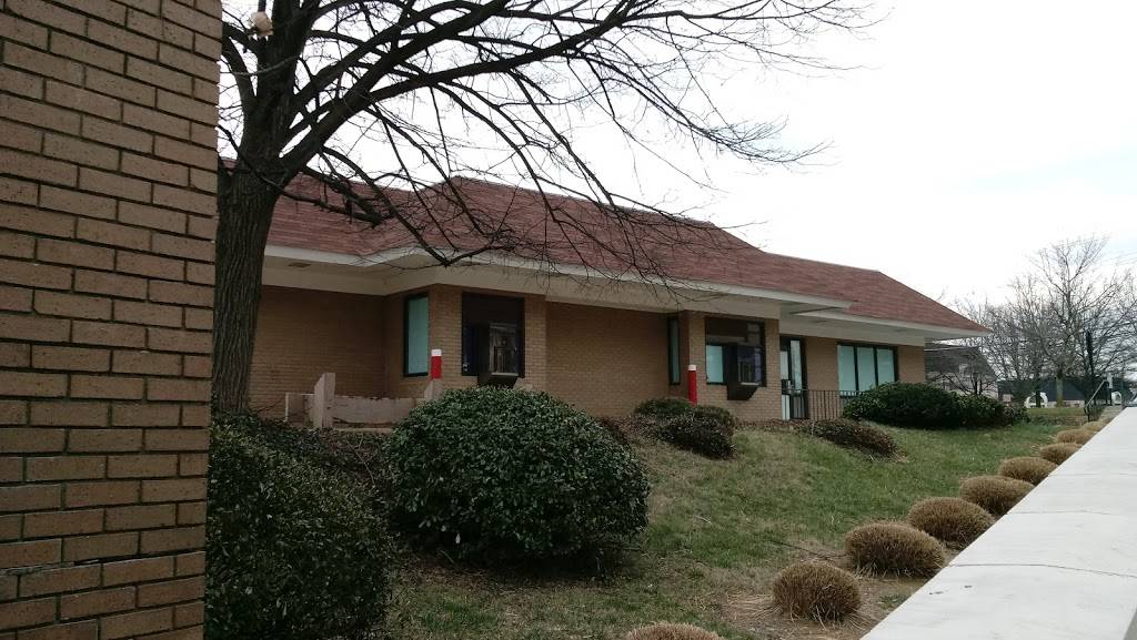 McDonalds | restaurant | 3924 Old Lee Hwy, Fairfax, VA 22030, USA | 7032737570 OR +1 703-273-7570