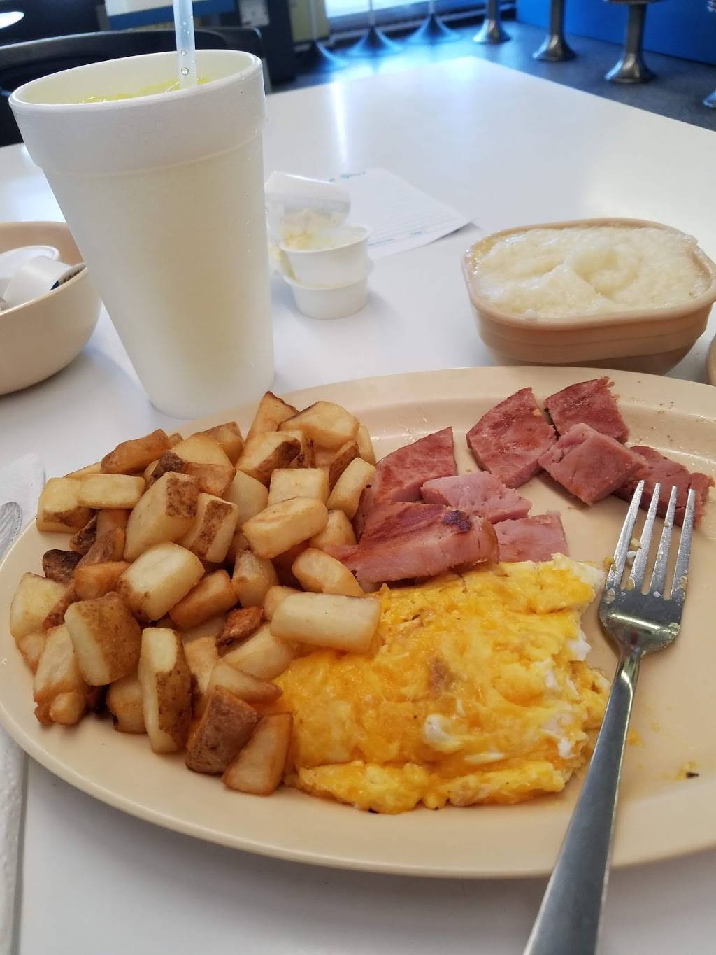 Veras Diner | restaurant | 8168 Main St, Vanceboro, NC 28586, USA | 2522441464 OR +1 252-244-1464