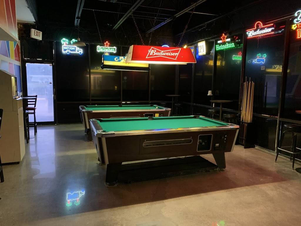 Graffiti Junktion Curry Ford | restaurant | 4544 Curry Ford Rd, Orlando, FL 32812, USA | 4072772883 OR +1 407-277-2883