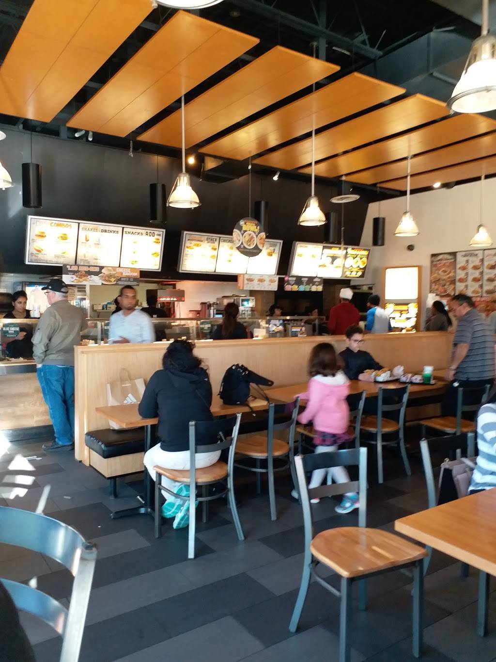 Harveys | restaurant | 5980 McLaughlin Rd, Mississauga, ON L5R 3X9, Canada | 9055070838 OR +1 905-507-0838