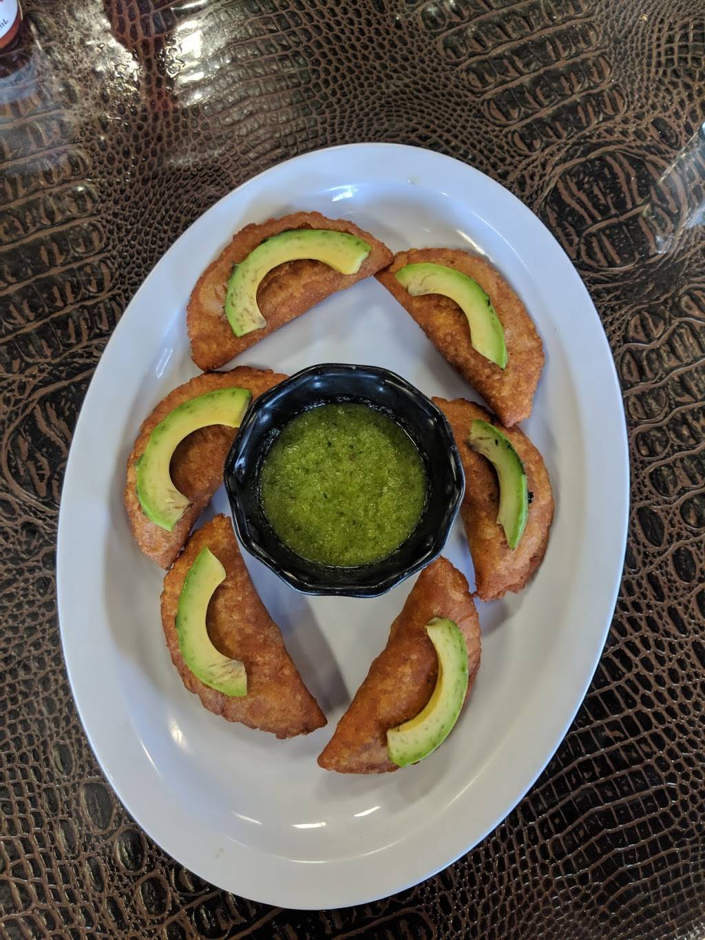 Los Nuevos Volcanes | restaurant | 4521 Dunham St, Commerce, CA 90040, USA | 3233182640 OR +1 323-318-2640