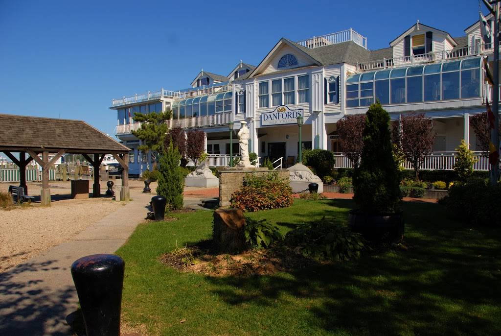 Danfords Hotel & Marina | restaurant | 25 E Broadway, Port Jefferson, NY 11777, USA | 6319285200 OR +1 631-928-5200