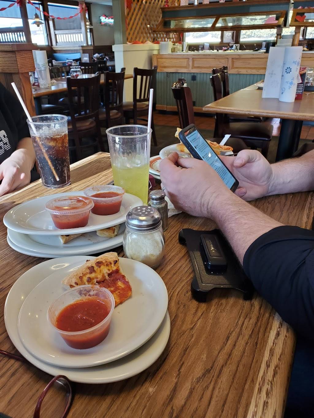 Pizza Hut | meal takeaway | 2400 N 6th St, Beatrice, NE 68310, USA | 4022283317 OR +1 402-228-3317