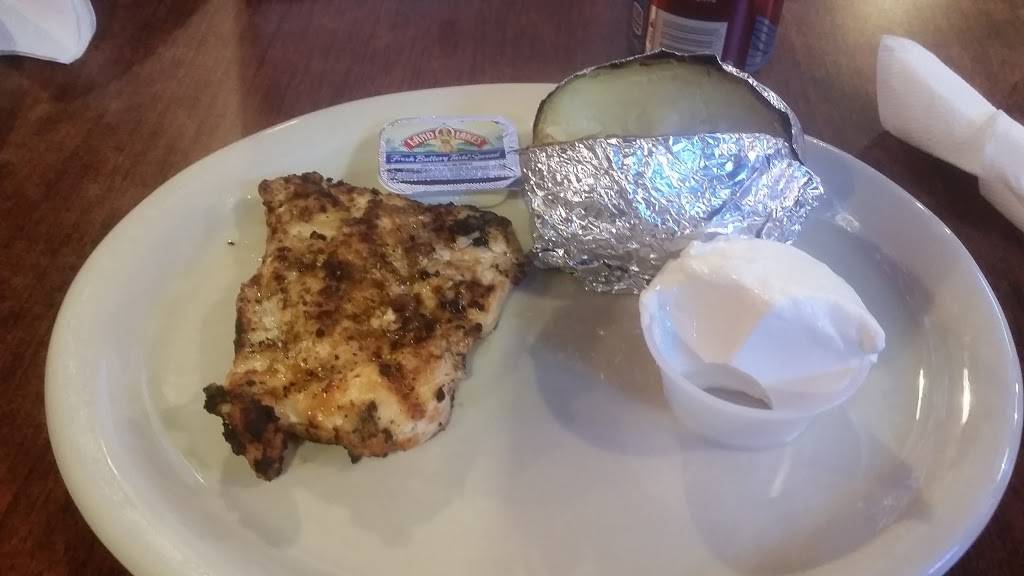 Bulldog Roadhouse | restaurant | 585 Lincoln St, Bradshaw, NE 68319, USA | 4027364465 OR +1 402-736-4465