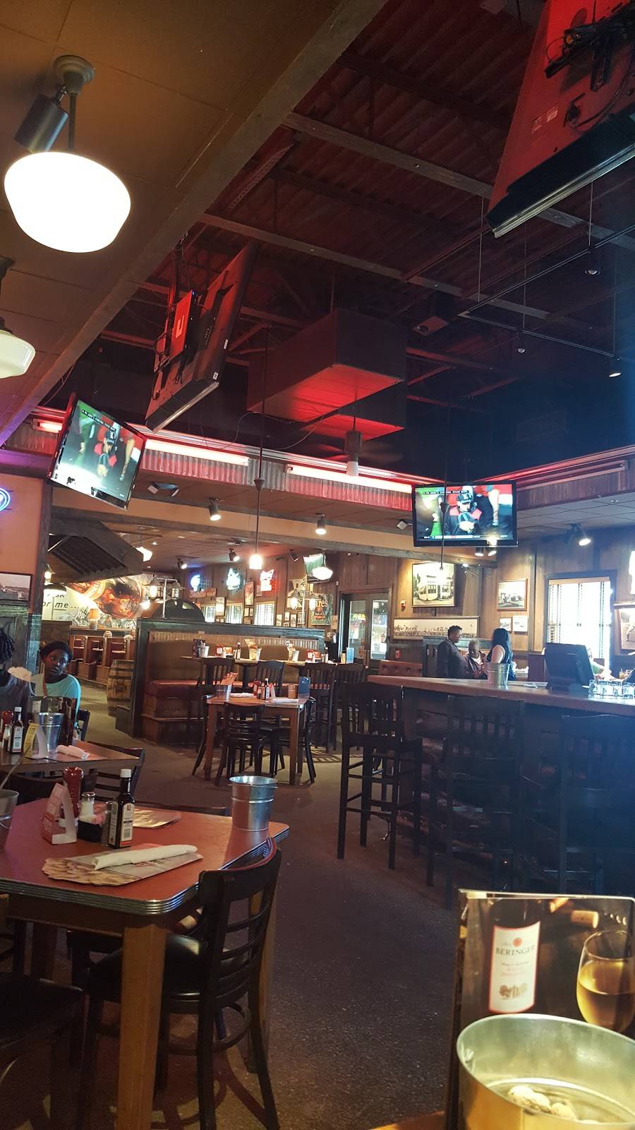 Logans Roadhouse | restaurant | 3954 N Gloster St, Tupelo, MS 38804, USA | 6628407552 OR +1 662-840-7552