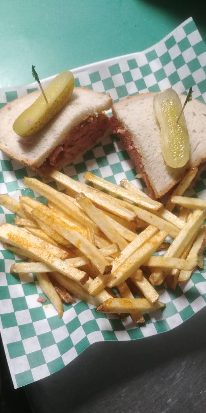 Hooligans Pub & Grub | restaurant | 1898 Shepherd St E, Windsor, ON N8Y 1T5, Canada | 5199157007 OR +1 519-915-7007