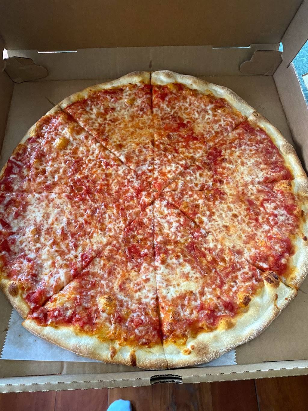 Family Kitchen and Pizzeria | restaurant | 8814 VT-30, South Londonderry, VT 05155, USA | 8022970458 OR +1 802-297-0458