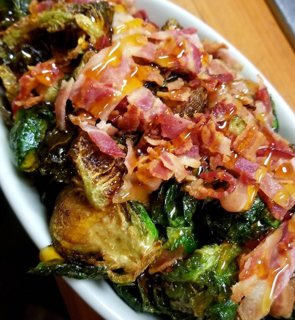 Charlies Bar & Grille | restaurant | 3519 Plainfield Ave NE, Grand Rapids, MI 49525, USA | 6163640567 OR +1 616-364-0567