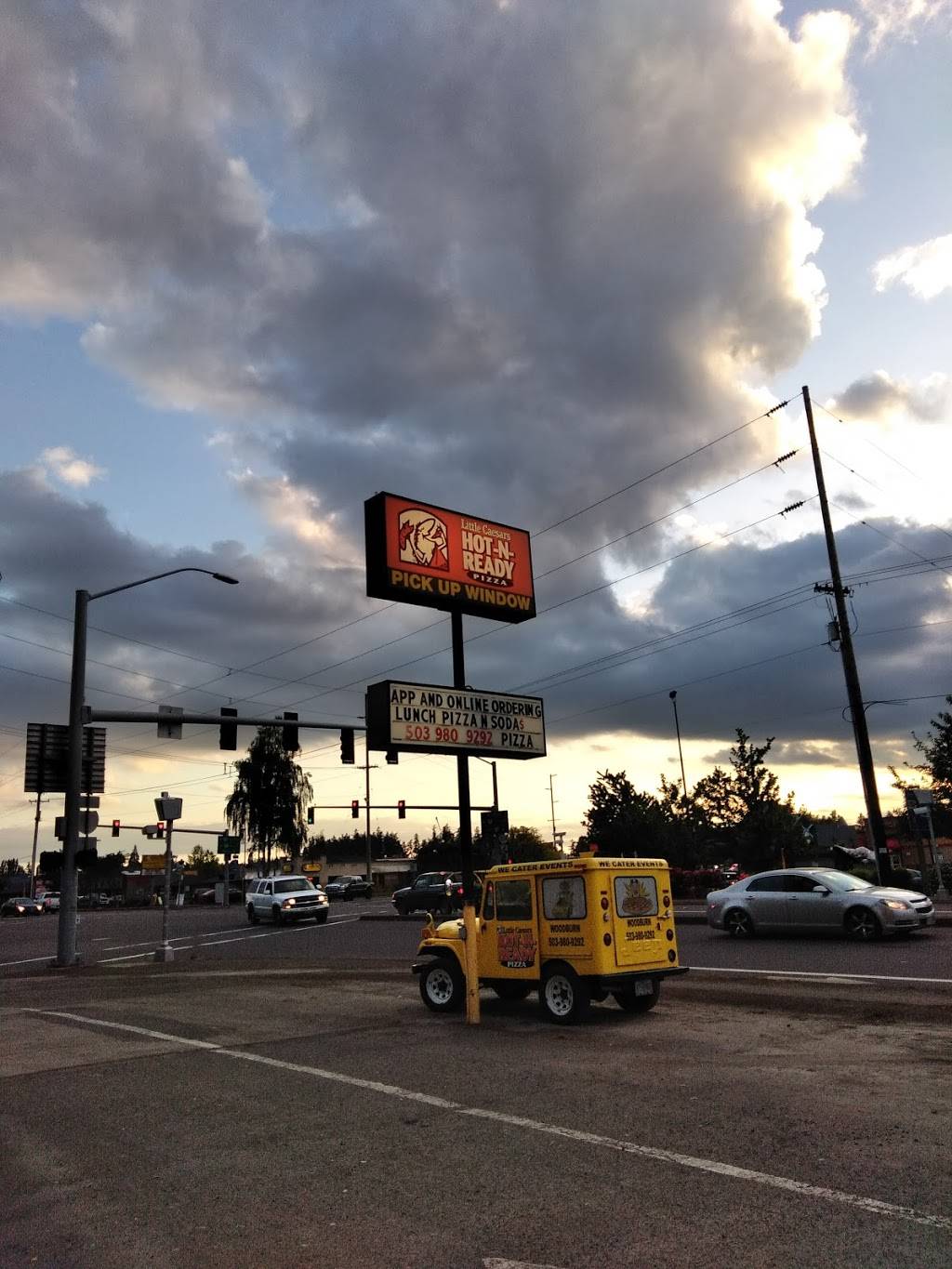 Little Caesars Pizza | meal takeaway | 2000 N Pacific Hwy, Woodburn, OR 97071, USA | 5039809292 OR +1 503-980-9292