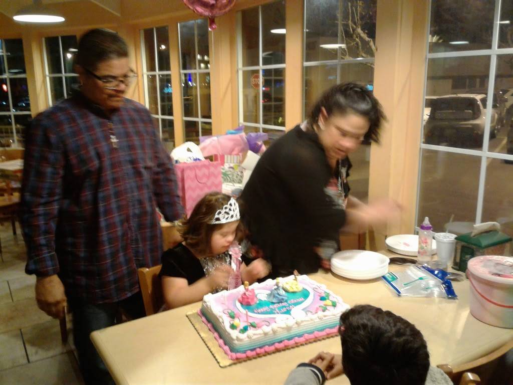 Straw Hat Pizza | restaurant | 3765 La Sierra Ave, Riverside, CA 92505, USA | 9513542590 OR +1 951-354-2590