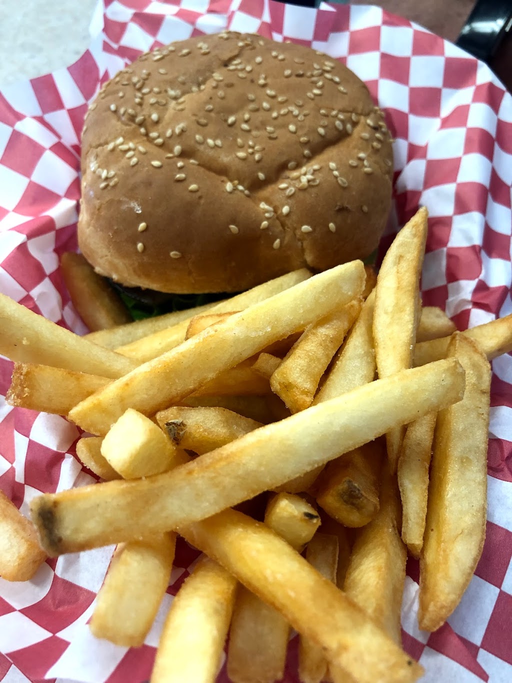Burger Barn | restaurant | 5942 Dunsmuir Ave, Dunsmuir, CA 96025, USA | 5302352902 OR +1 530-235-2902