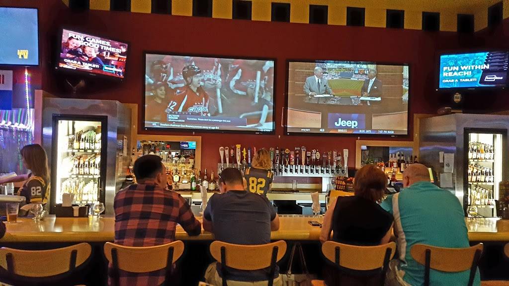 Buffalo Wild Wings | restaurant | 1050 Stafford Market Pl, Stafford, VA 22556, USA | 5402880580 OR +1 540-288-0580