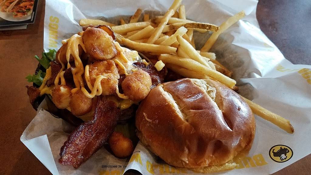 Buffalo Wild Wings | meal takeaway | 18721 Biscayne Blvd, Aventura, FL 33180, USA | 3056929995 OR +1 305-692-9995