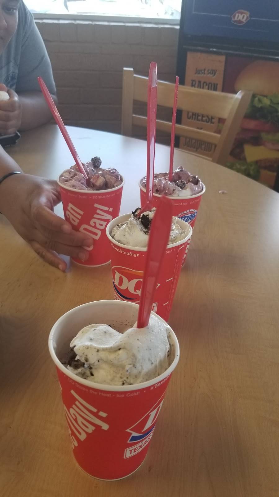 Dairy Queen | restaurant | 208 Main St, Calvert, TX 77837, USA | 9793642121 OR +1 979-364-2121