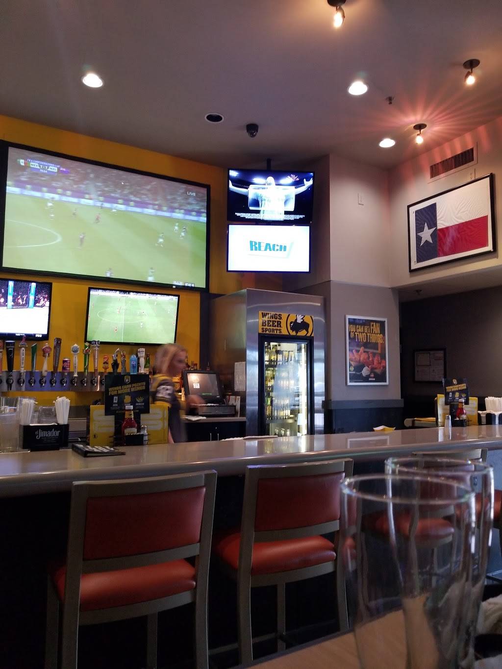 Buffalo Wild Wings | restaurant | 951 East Interstate Hwy 30, Rockwall, TX 75087, USA | 9727225100 OR +1 972-722-5100