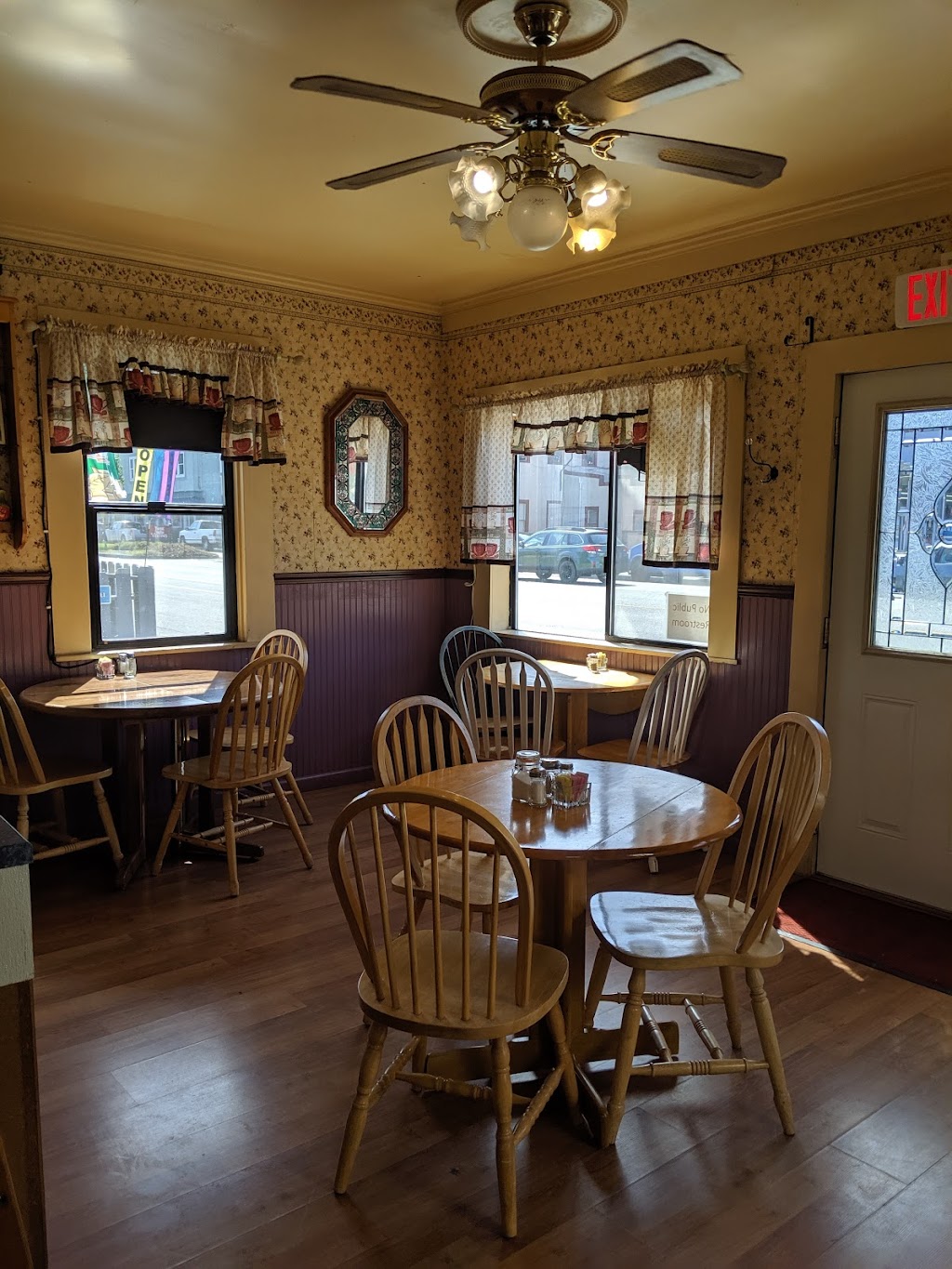 Letys Kitchen & Coffee | cafe | 128 Wildwood Ave, Rio Dell, CA 95562, USA | 7077642010 OR +1 707-764-2010