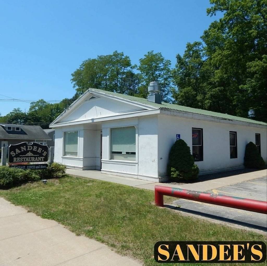 Sandees Restaurant | restaurant | 162 Main St, Lancaster, MA 01523, USA | 9783651950 OR +1 978-365-1950